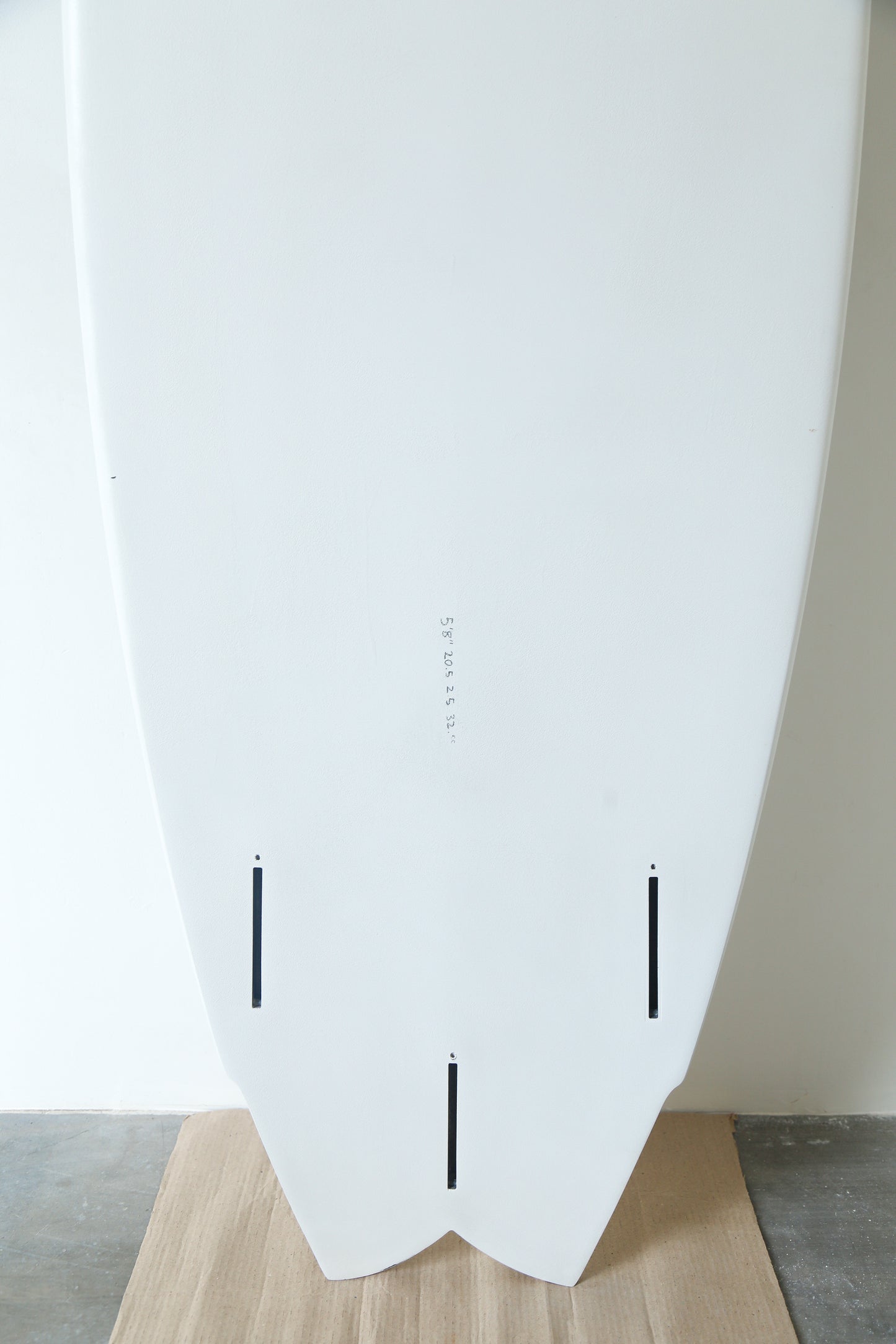 Lost surfboard / tako