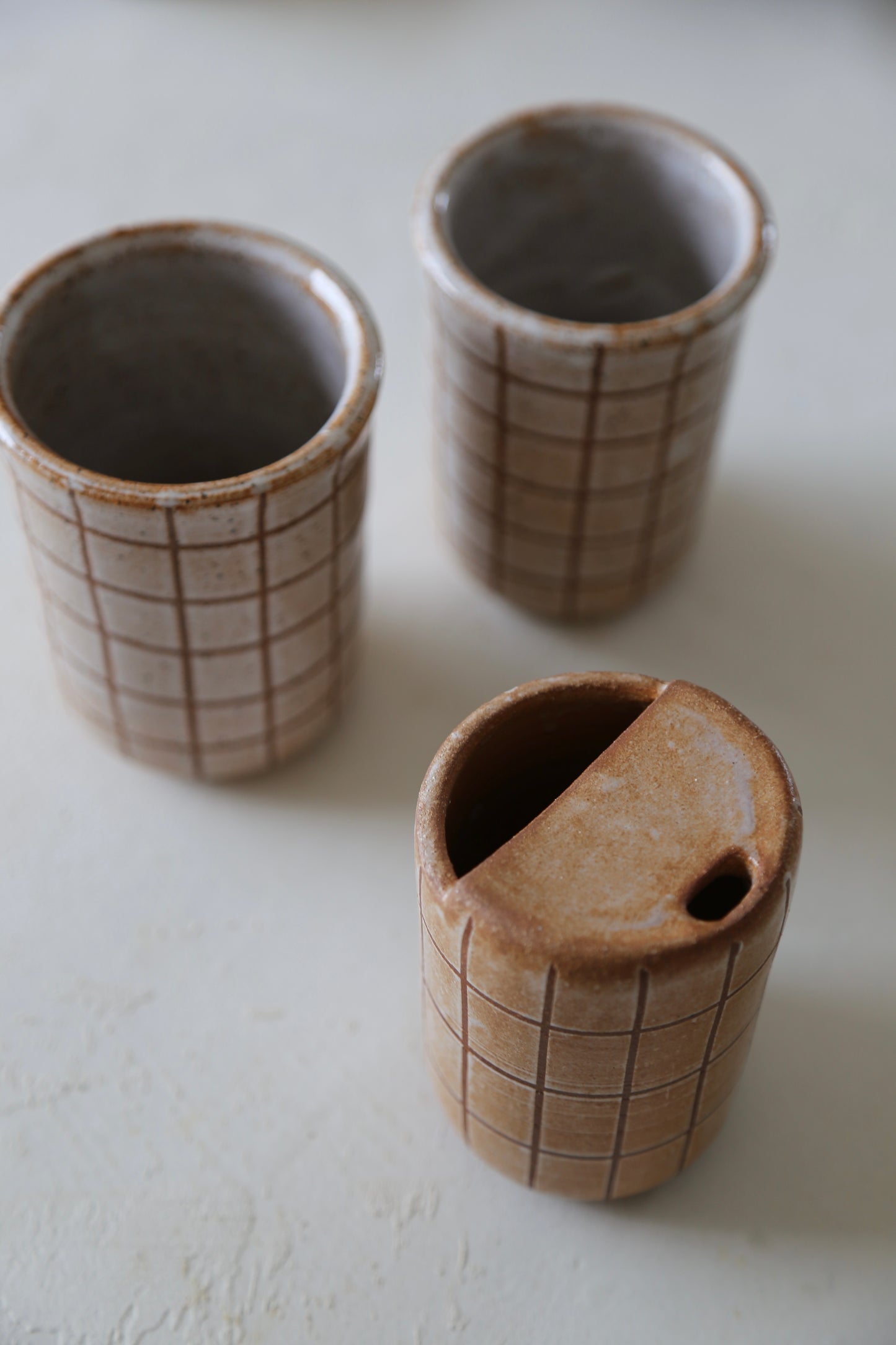 Etched stoneware cup / dirty dishes