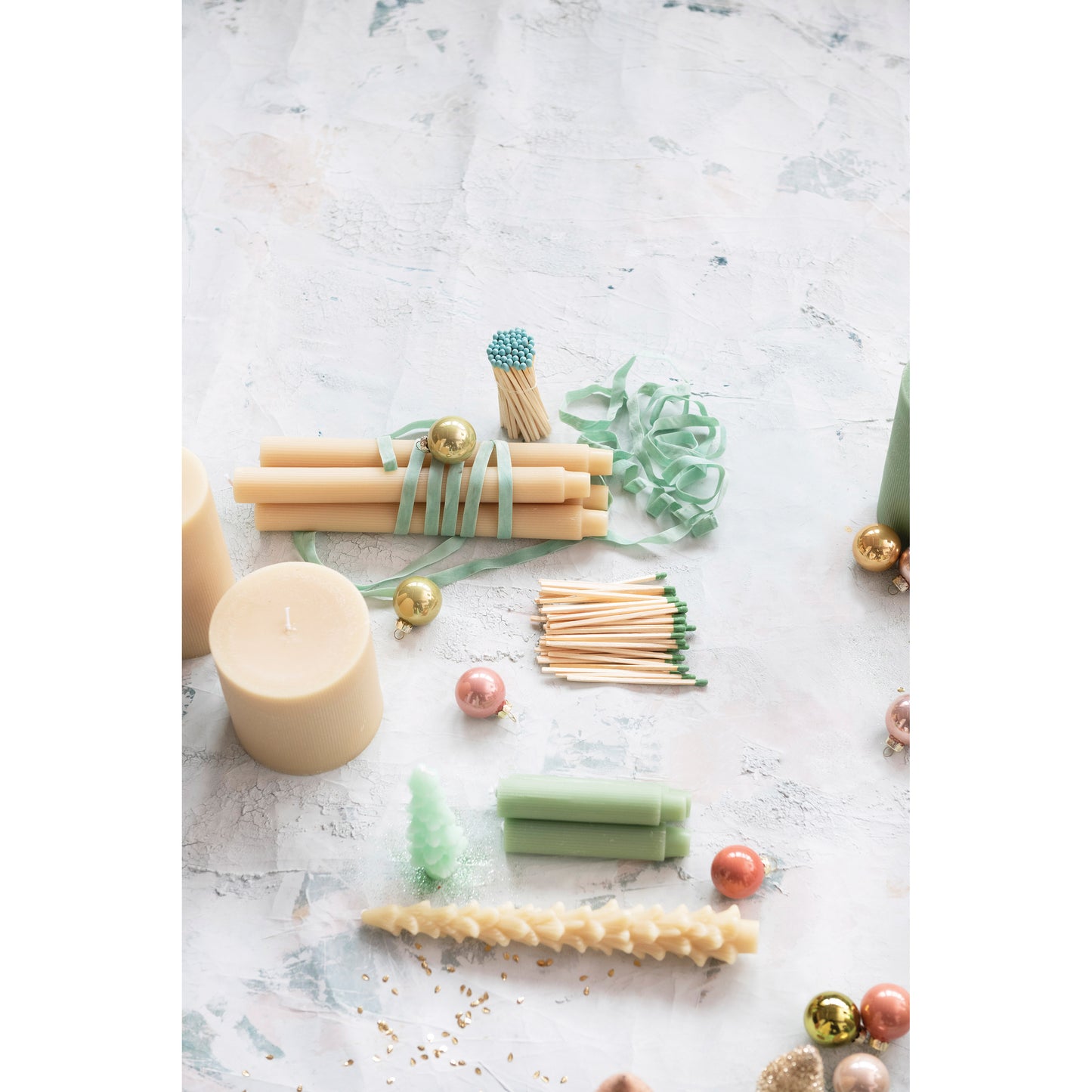 Tree Taper Candes in Box / Eggnog & Gold